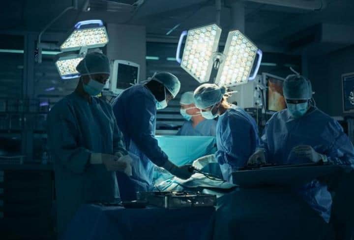 Yapay zeka bu kez ameliyathanede! Beyin tümörü dünyada ilk kez yapay zeka desteğiyle çıkarıldı