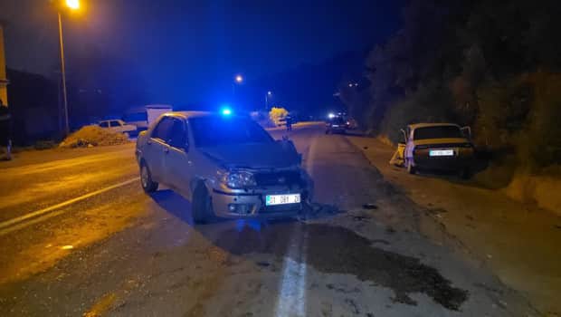 Adana’da 2 otomobil çarpıştı; 4 yaralı