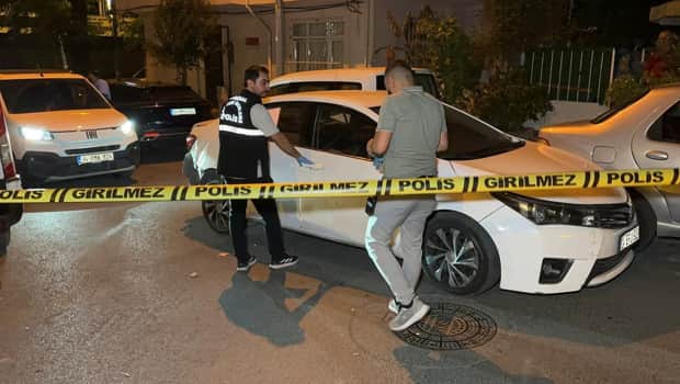 Bayrampaşa’da hareketli dakikalar... Polisin 'dur' ihtarına uymdı, kaçarken kaza yaptı