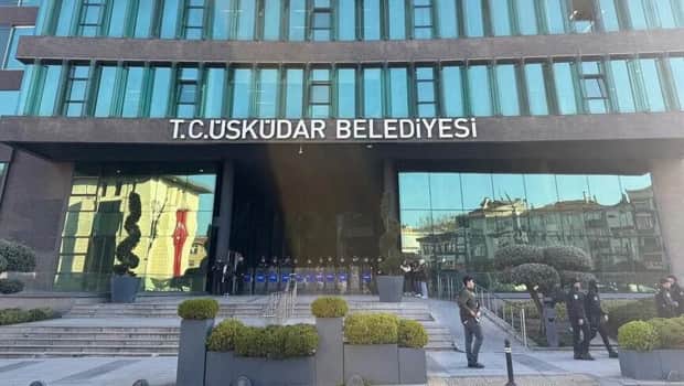Üsküdar'da 4 CHP'li meclis üyesi AK Parti'ye katıldı