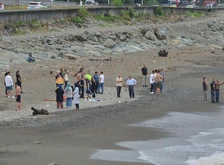 Rize'de denize giren 2 kardeşten 1'i öldü, diğeri kayıp