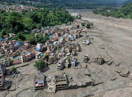 SON DAKİKA HABERLER: Nepal'de 'ölüm' seli! En az 800 kişi kayıp, şok iddia: 'Dev parça koptu'