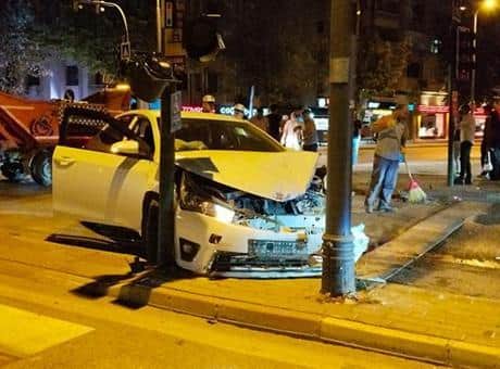 Bursa'da iki otomobilin çarpıştığı kazada 7 kişi yaralandı