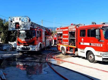 Balıkesir'de çıkan yangında 5 iş yeri zarar gördü