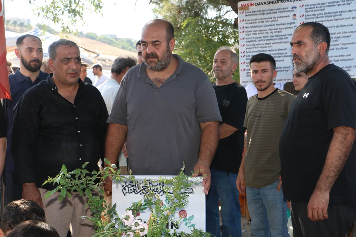 Narin cinayetinin ikinci yılı. Mezarı başında anıldı