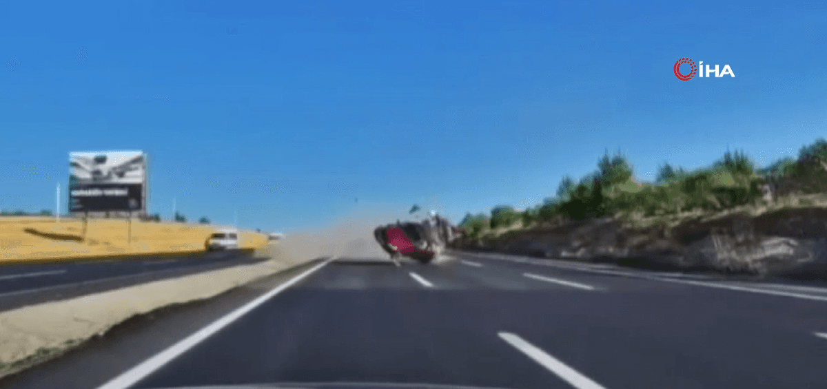 Takla atarak karşı yola geçti, 2 araca çarptı. 1 ölü, 7 yaralı