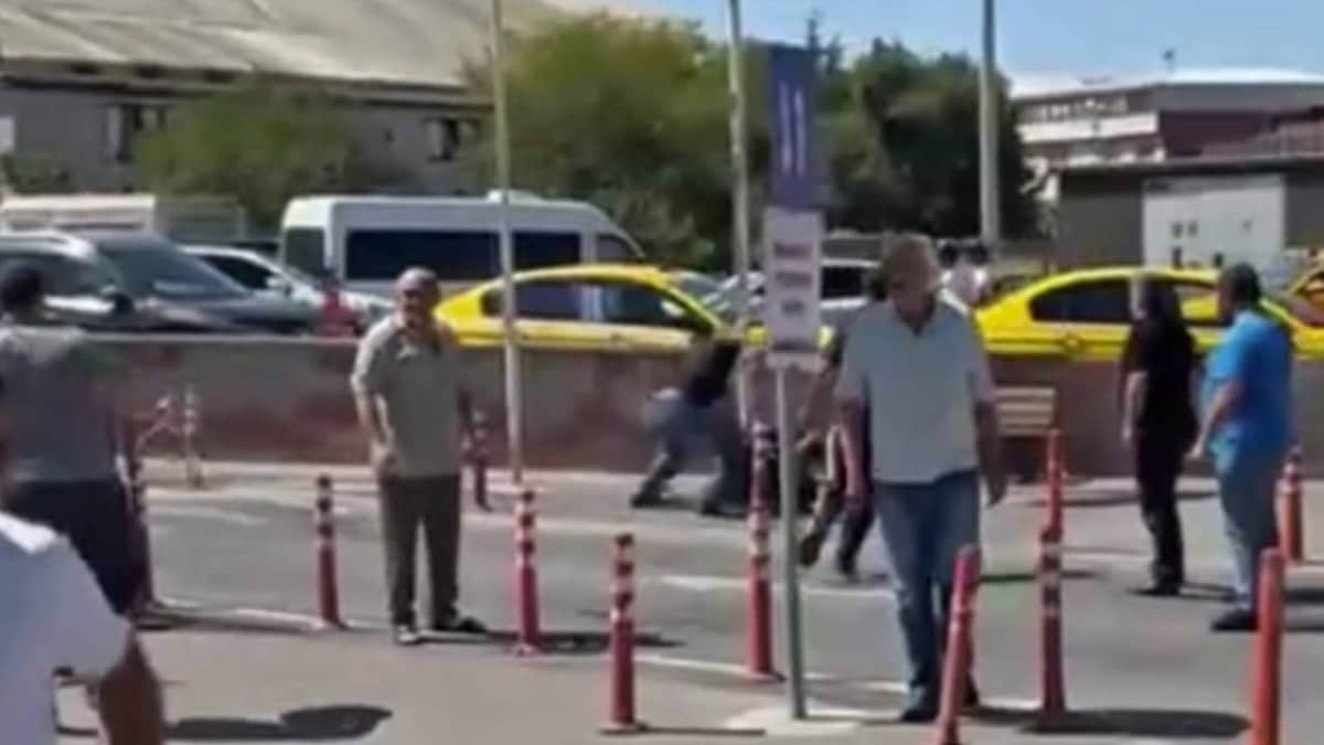 Korsan taksi tartışması bıçaklı kavgaya dönüştü: 2 yaralı