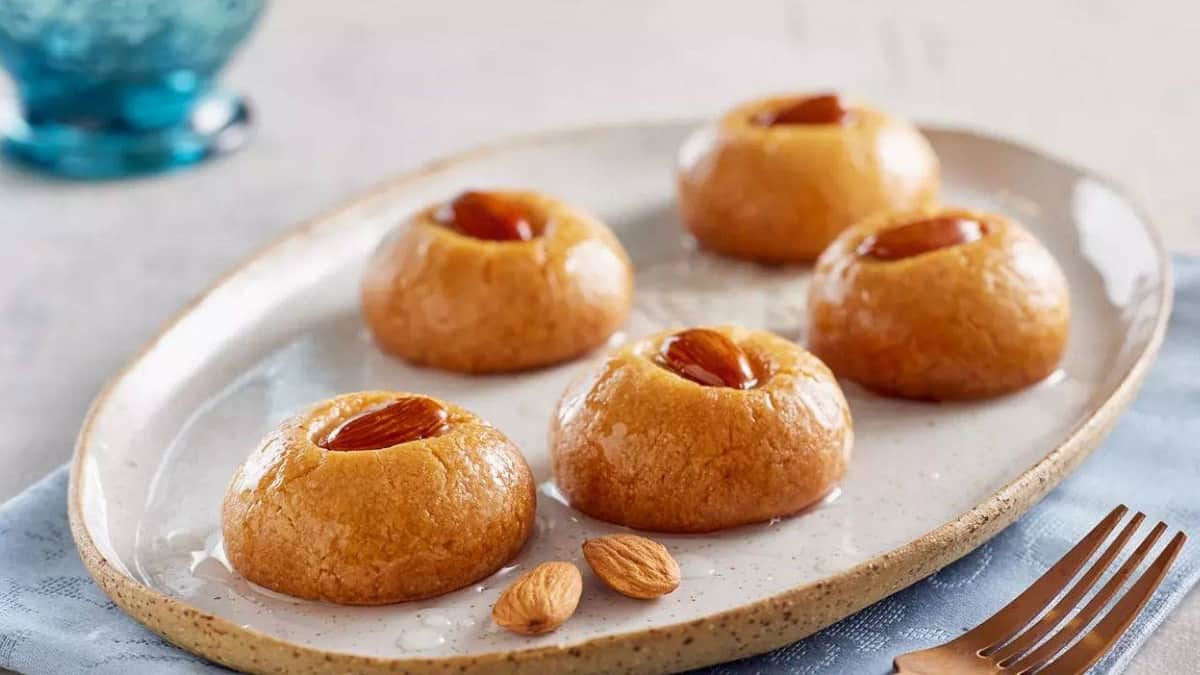 Pastane lezzeti artık evinizde: Tam kıvamında şekerpare tarifi
