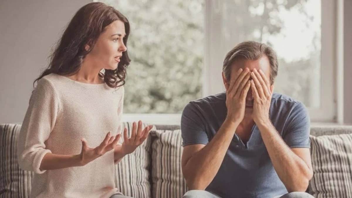 Karısının her şeyiyle ilgilenmesine rağmen beklediği ilgiyi göremeyen 4 erkek burcu: Bu burçların kalbi sessizce kırılıyor