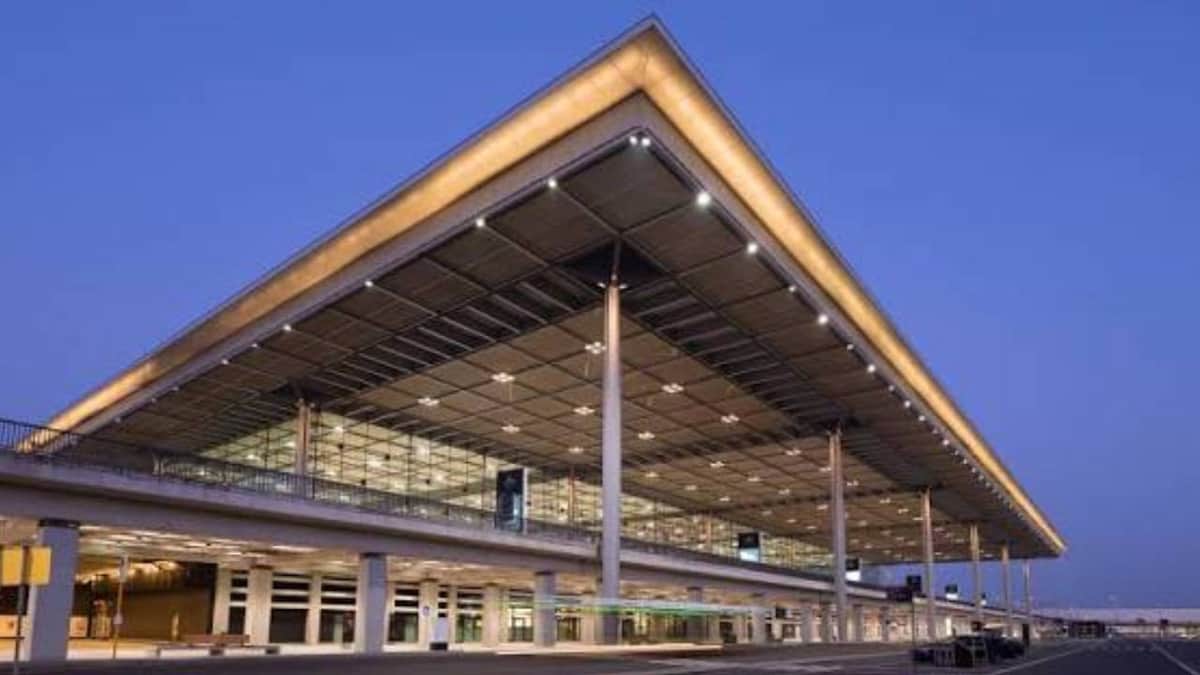 Berlin Havalimanı'nda tehlikeli madde alarmı: Terminal 1 boşaltıldı