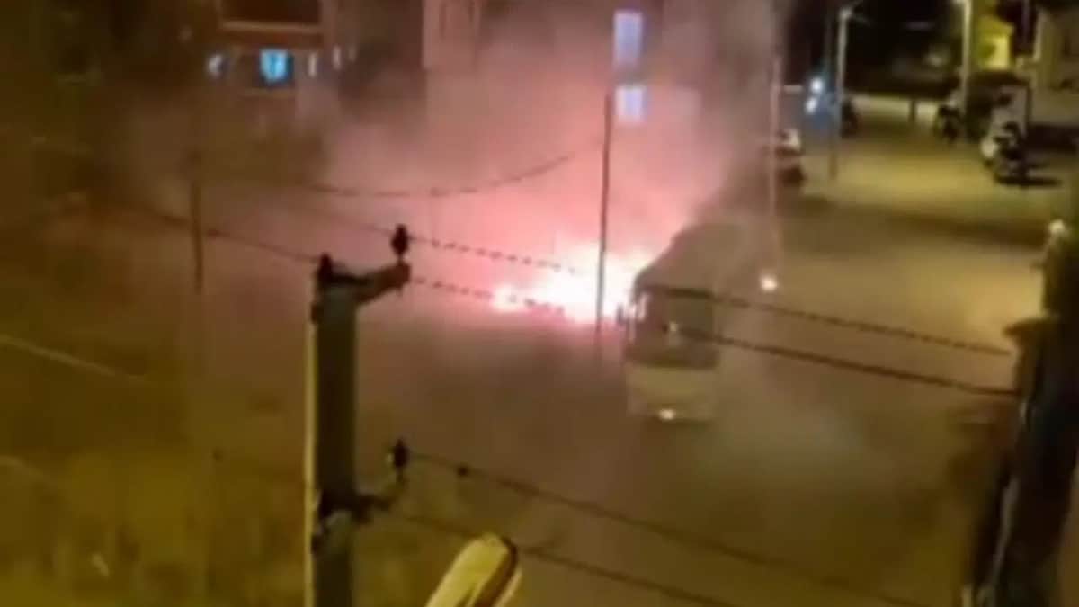 Yangın çıkarıp söndürülmesini izledi, taksiyle kaçtı