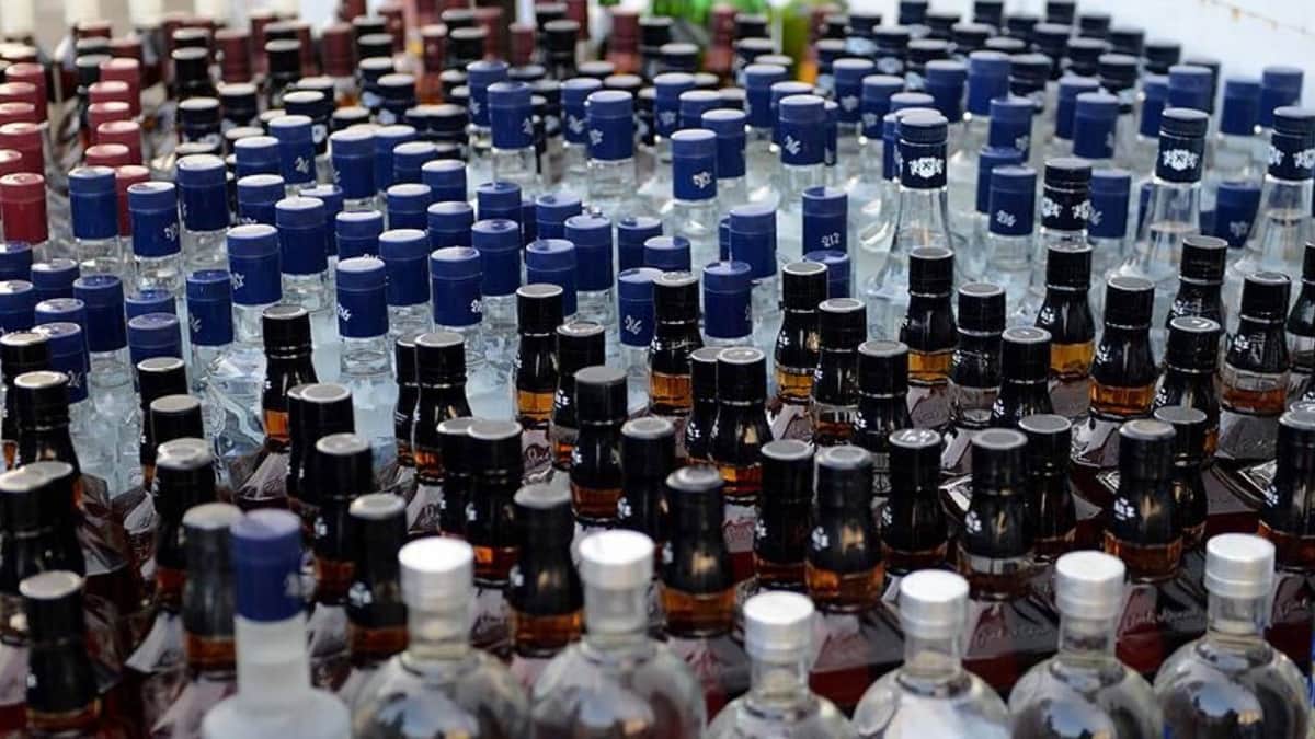 İzmir'de operasyon: 2 bin 200 litre sahte içki ele geçirildi
