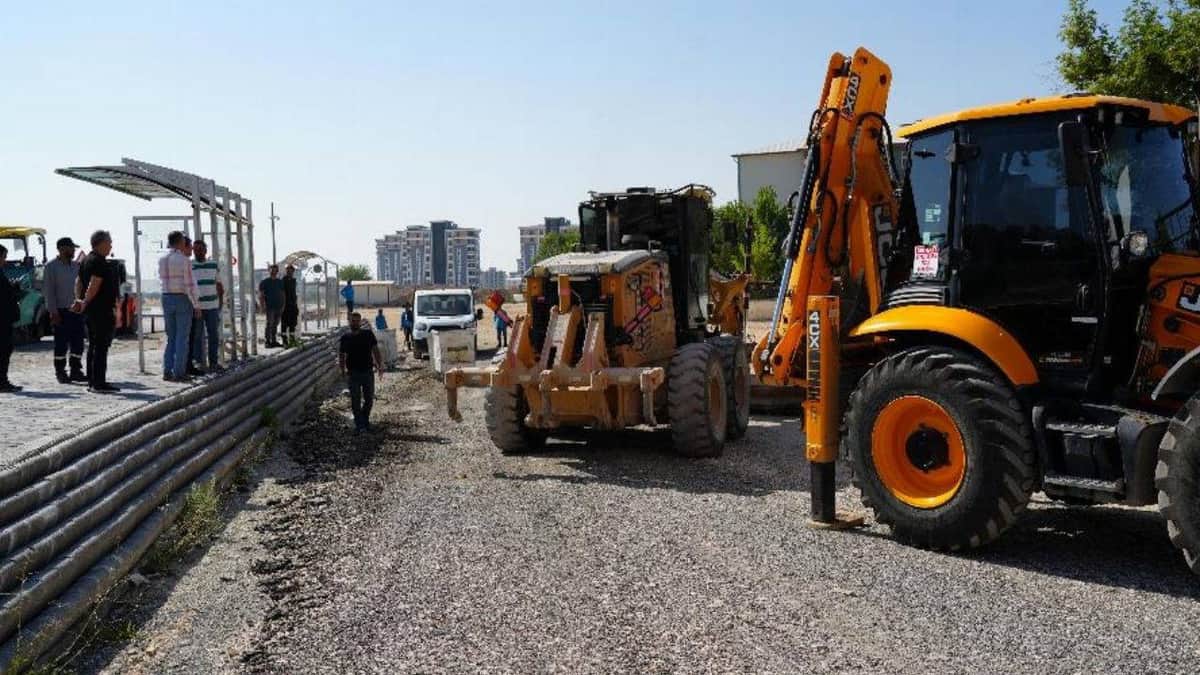 Adıyaman Belediyesi okul yollarını yeniliyor