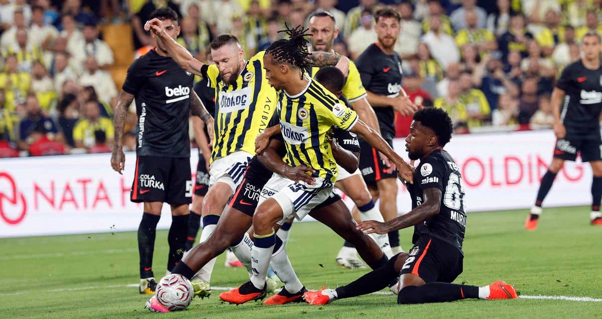 Beşiktaş, Fenerbahçe’yi 2-1 mağlup etti
