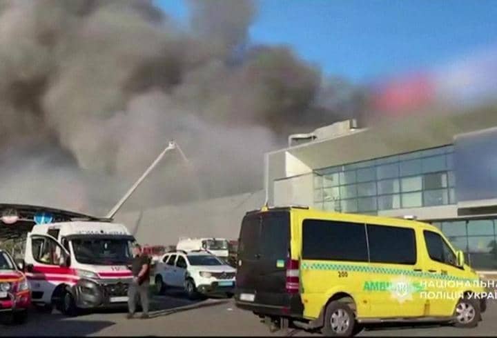 Rusya Ukrayna'da AVM vurdu: 16 ölü, 130 yaralı