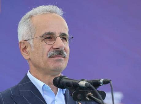 Bakan Uraloğlu stajyer öğrencilerle buluştu! 'Her ne iş yapıyorsak en iyisini yapmak hedefimiz olmalı'