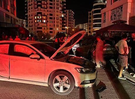 Niğde’de zincirleme trafik kazası! 6 aracı hurdaya çevirip kaçtı
