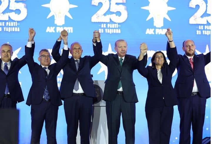 AK Parti'ye geçen vekil konuştu: Erdoğan'ın o yönüne vurgu yaptı AK Parti'ye geçen vekil konuştu: Erdoğan'ın o yönüne vurgu yaptı