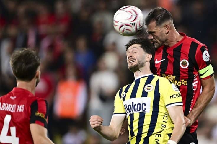Fenerbahçe'ye sezonun ilk şoku! Öne geçtiği maçı kaybetti Fenerbahçe'ye sezonun ilk şoku! Öne geçtiği maçı kaybetti