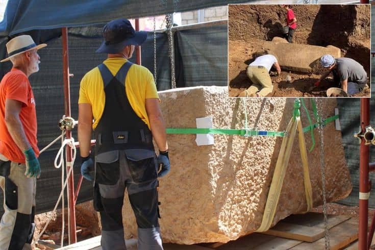 3 metre derinlikte bulundu! İşte 5 tonluk mühürlü lahitten çıkanlar 3 metre derinlikte bulundu! İşte 5 tonluk mühürlü lahitten çıkanlar