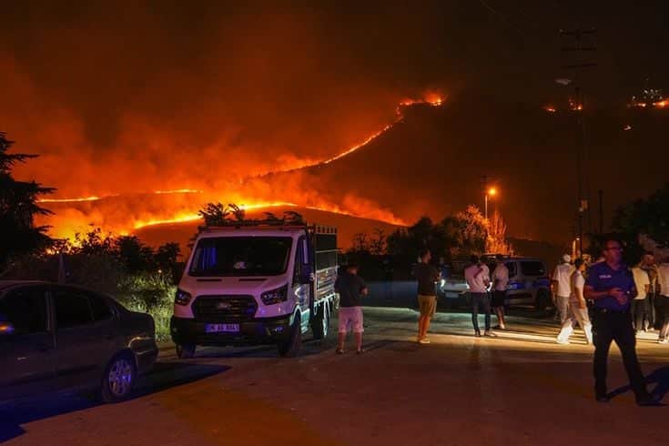 Alevlerin önüne geçilemiyor! Nedeni beli oldu, gözaltına alındı Alevlerin önüne geçilemiyor! Nedeni beli oldu, gözaltına alındı