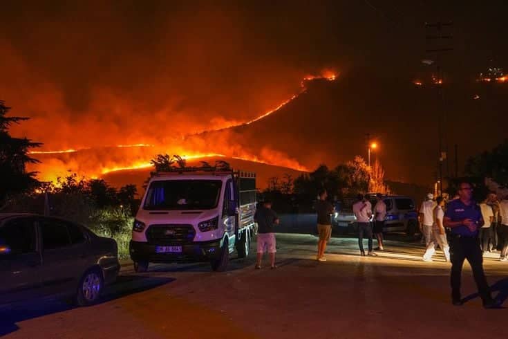 Alevlerin önüne geçilemiyor! Nedeni beli oldu, gözaltına alındı Alevlerin önüne geçilemiyor! Nedeni beli oldu, gözaltına alındı