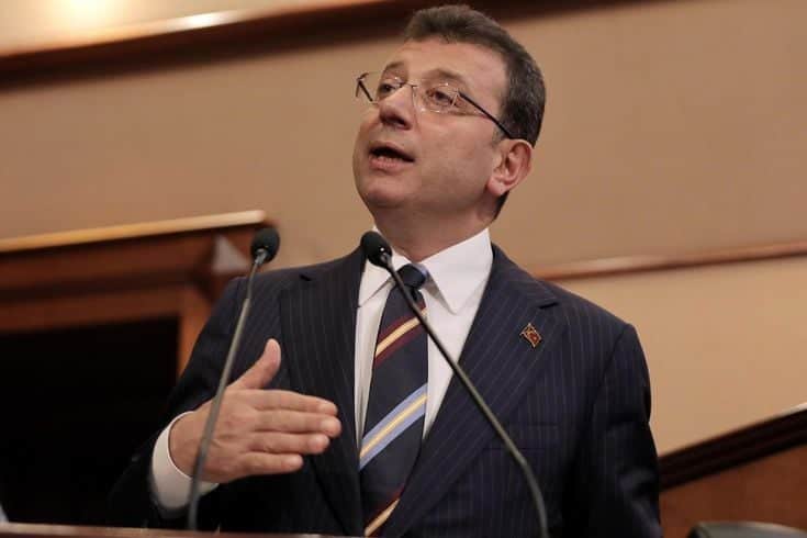 Belediyede skandal kavga! İmamoğlu odasından koşup gelmiş Belediyede skandal kavga! İmamoğlu odasından koşup gelmiş