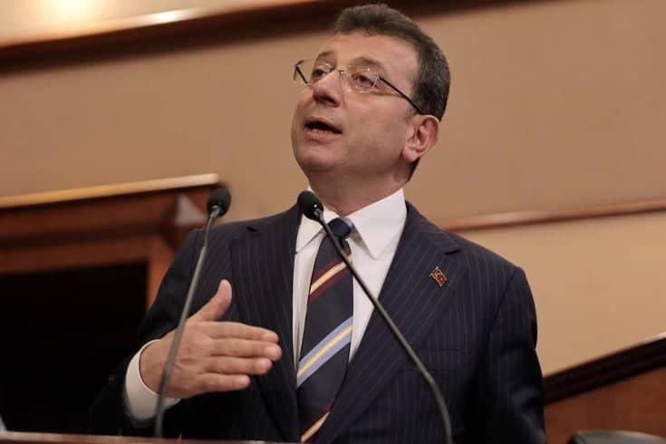 Belediyede skandal kavga! İmamoğlu odasından koşup gelmiş Belediyede skandal kavga! İmamoğlu odasından koşup gelmiş