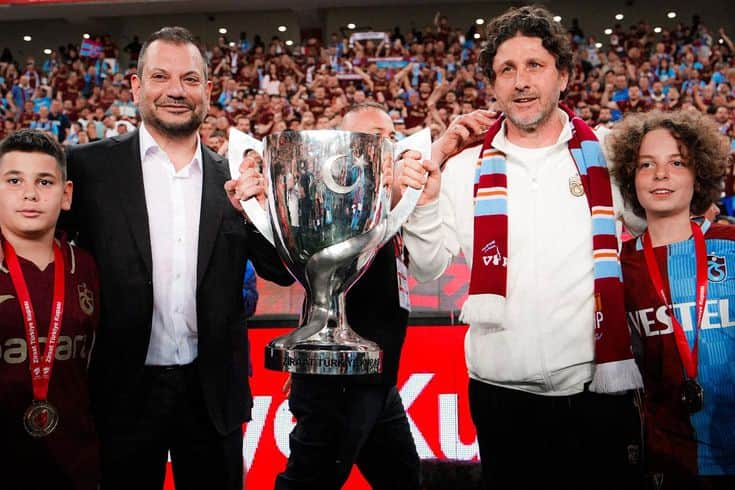 Dünya yıldızlarını getiren Trabzonspor'da istifa şoku Dünya yıldızlarını getiren Trabzonspor'da istifa şoku