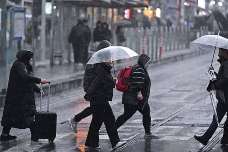 Meteorolojiden sarı ve turuncu alarm: Hepsi birden geliyor Meteorolojiden sarı ve turuncu alarm: Hepsi birden geliyor