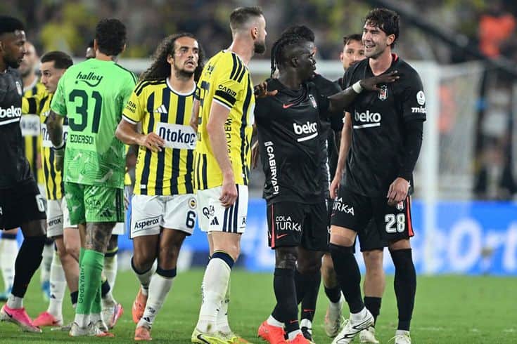 Fenerbahçe'ye sahasında büyük şok! Öne geçtikleri derbiyi kaybettiler Fenerbahçe'ye sahasında büyük şok! Öne geçtikleri derbiyi kaybettiler