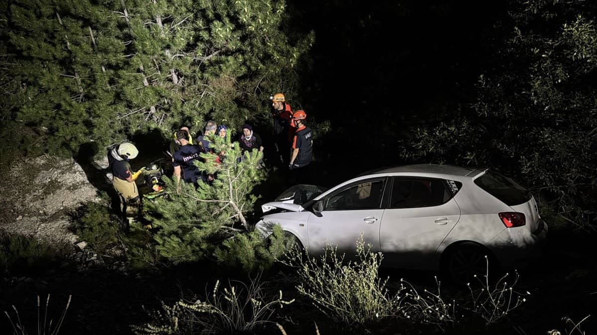 Kütahya'da otomobil ile motosiklet çarpıştı, 5 kişi yaralandı Kütahya'da otomobil ile motosiklet çarpıştı, 5 kişi yaralandı