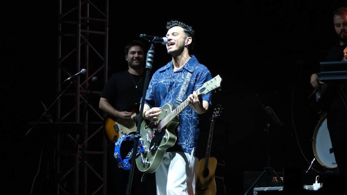 Buray, Çorum'da Hayranlarına Unutulmaz Konser Verdi Buray, Çorum'da Hayranlarına Unutulmaz Konser Verdi