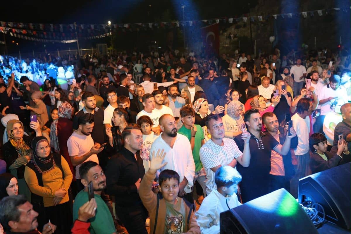 Adana'da Karaisalı Halk Şenliği düzenlendi Adana'da Karaisalı Halk Şenliği düzenlendi