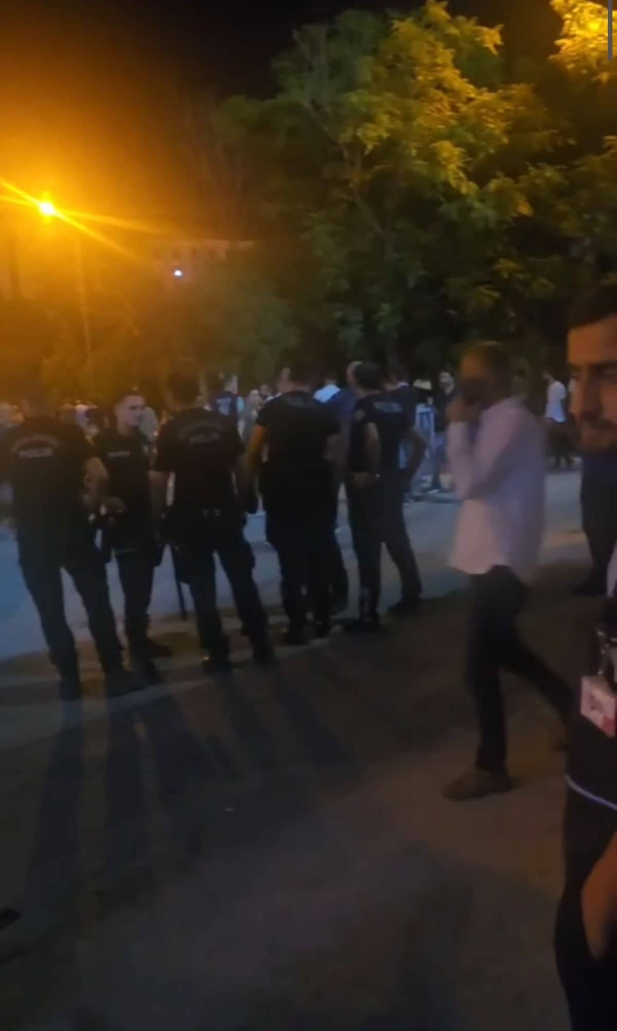 Mardin'de sokaktaki kavga hastaneye taşındı: 8 yaralı, 9 gözaltı Mardin'de sokaktaki kavga hastaneye taşındı: 8 yaralı, 9 gözaltı