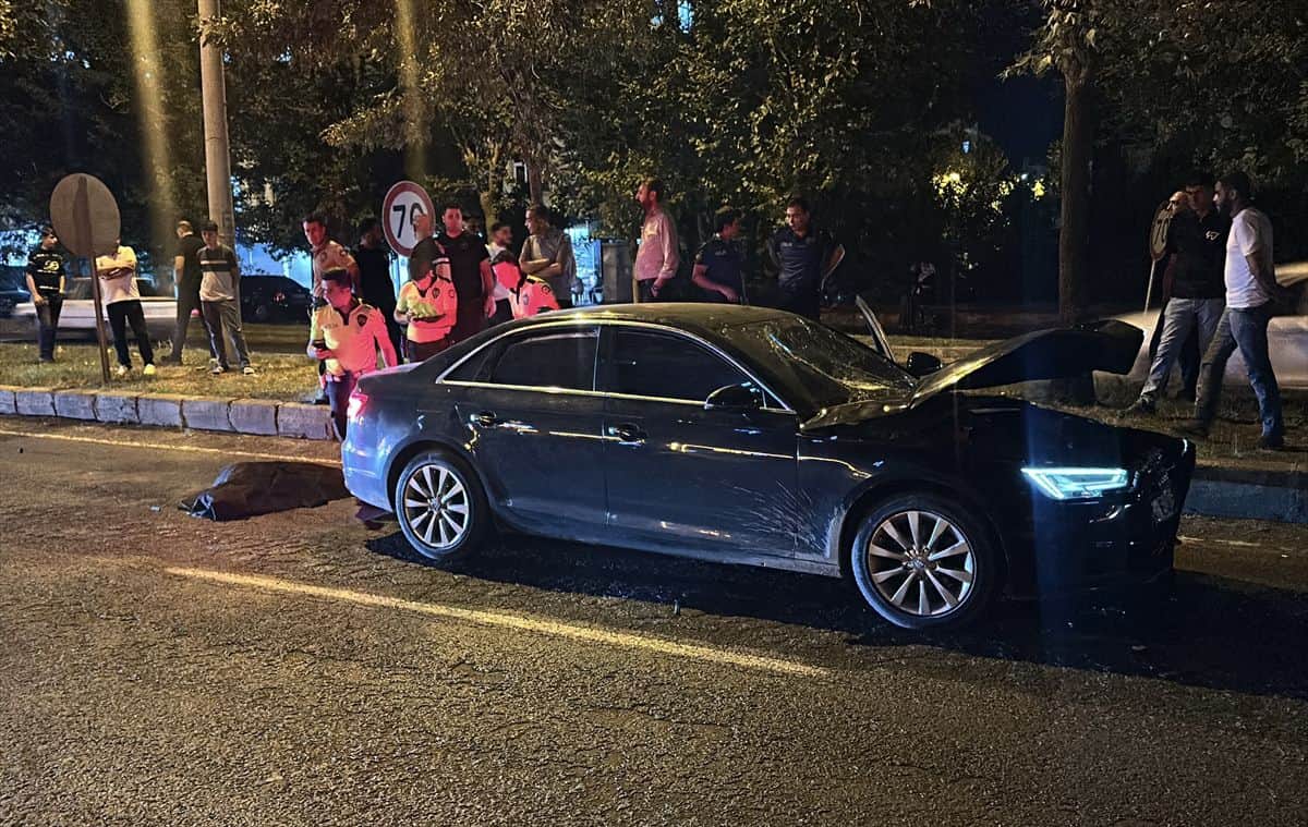 Şanlıurfa'da otomobilin çarptığı yaya öldü Şanlıurfa'da otomobilin çarptığı yaya öldü