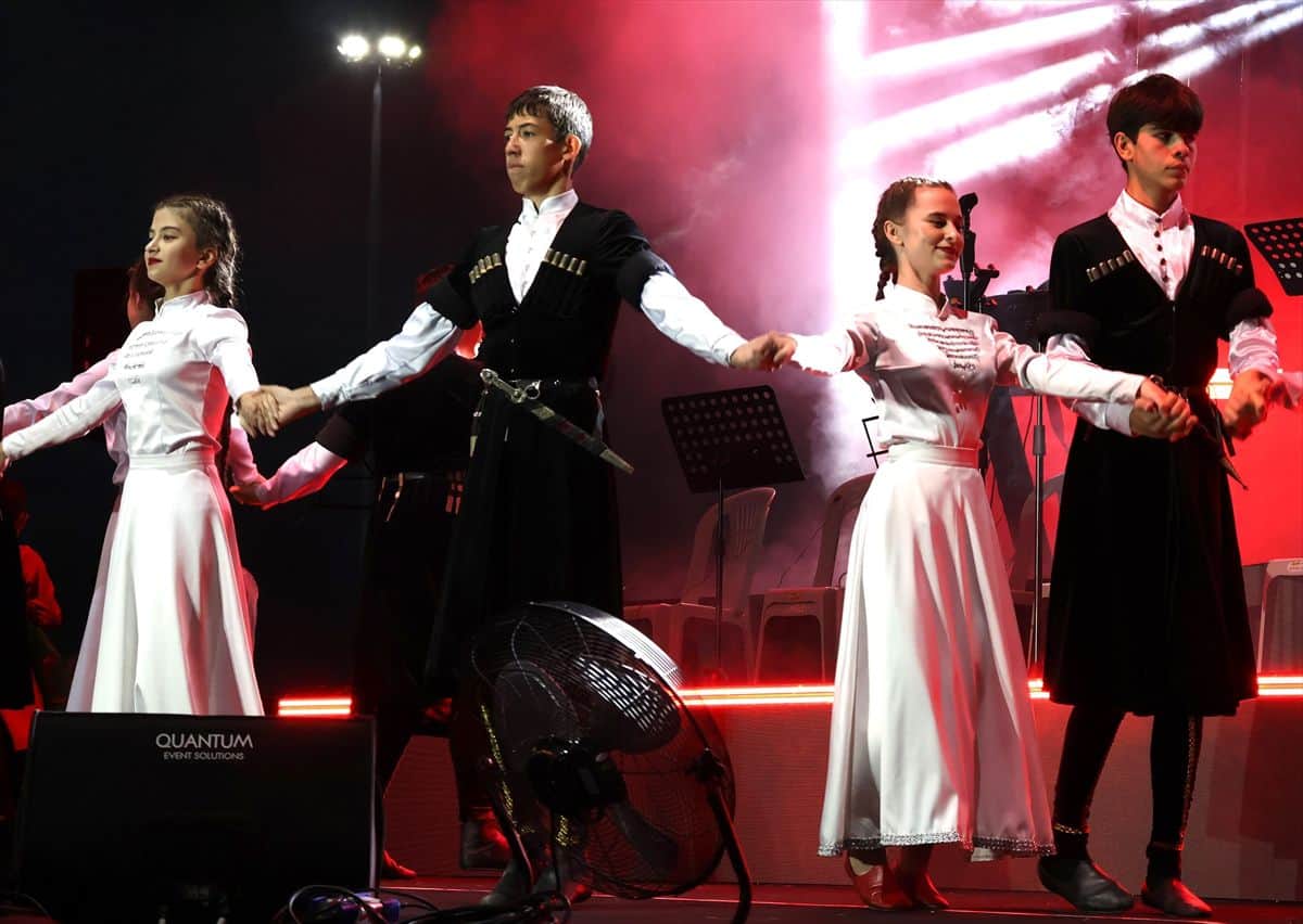 Karaman'da "8. Uluslararası Türk Dünyası Şöleni" sona erdi Karaman'da "8. Uluslararası Türk Dünyası Şöleni" sona erdi