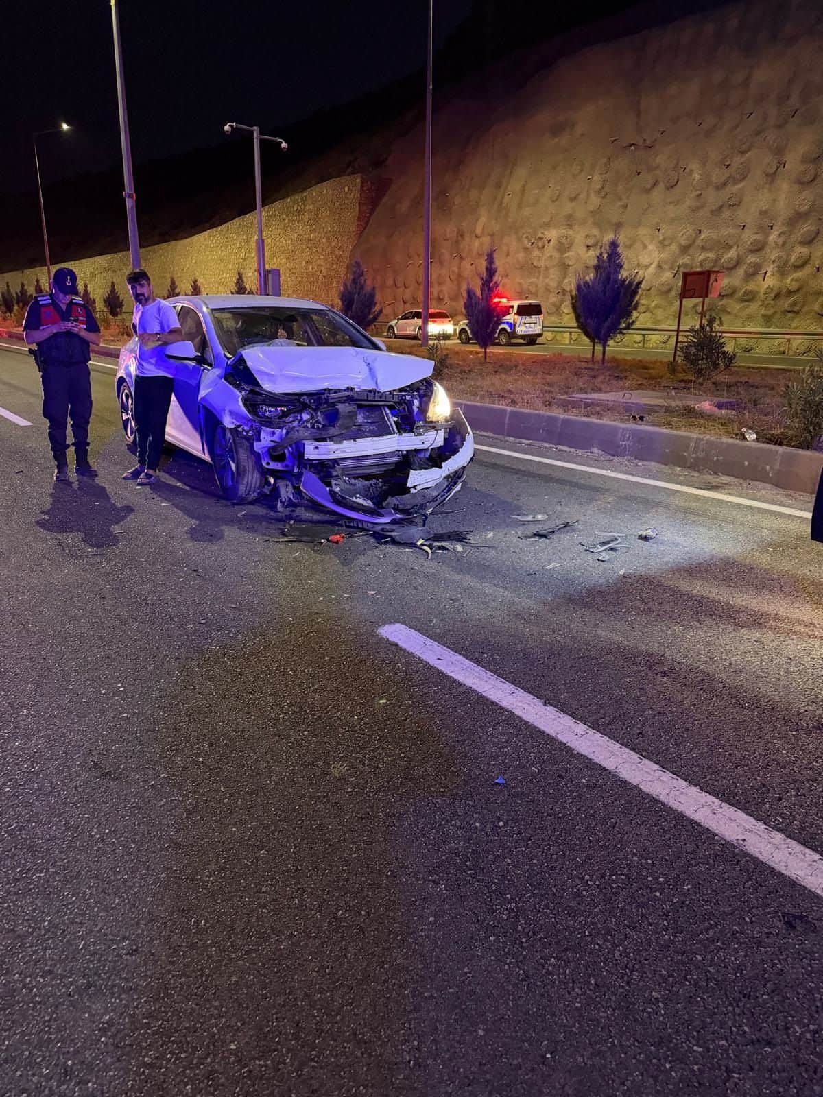 Gercüş'te Tünel Girişinde Kaza: 12 Yaralı Gercüş'te Tünel Girişinde Kaza: 12 Yaralı