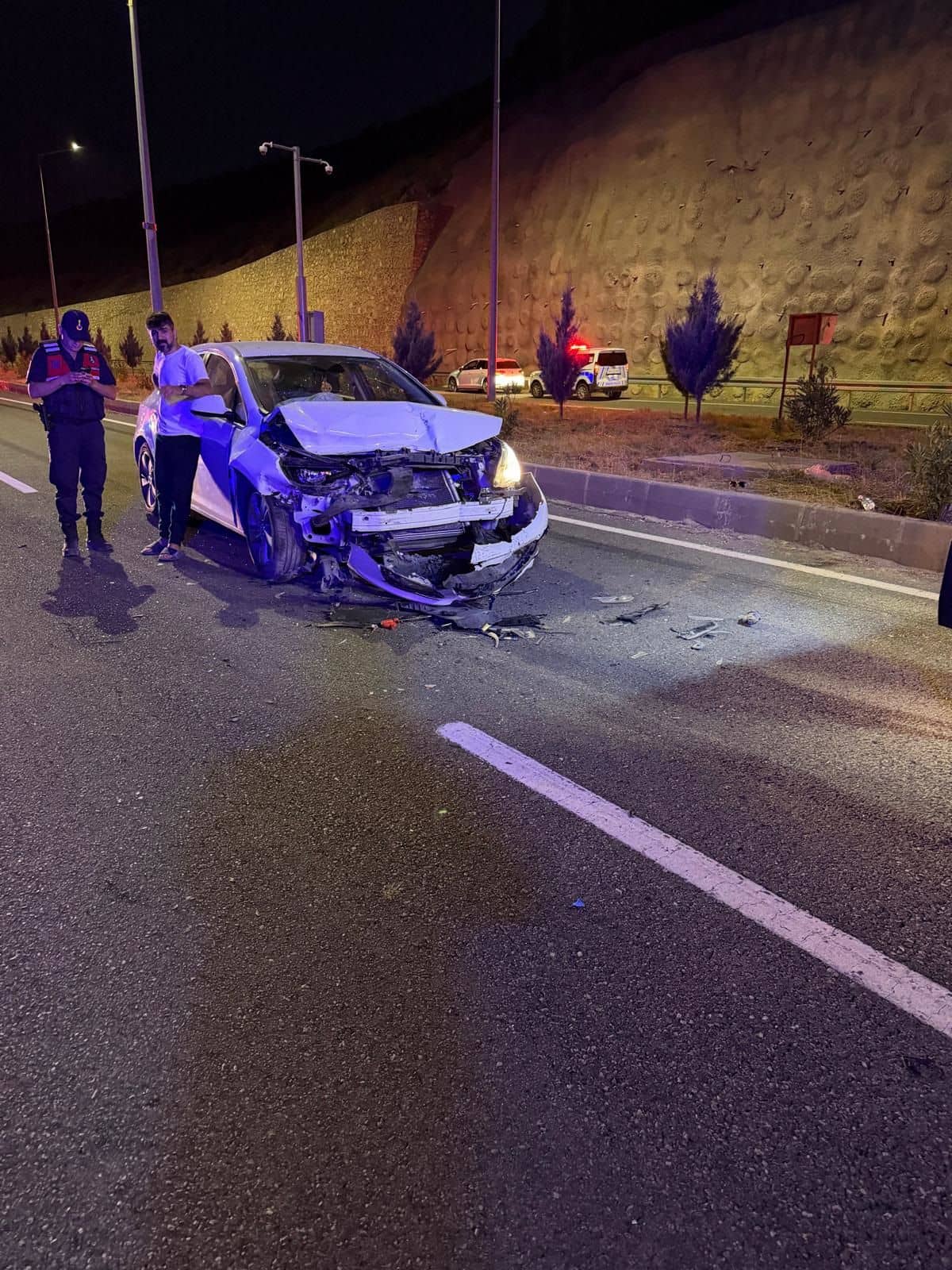 Gercüş'te Tünel Girişinde Kaza: 12 Yaralı Gercüş'te Tünel Girişinde Kaza: 12 Yaralı