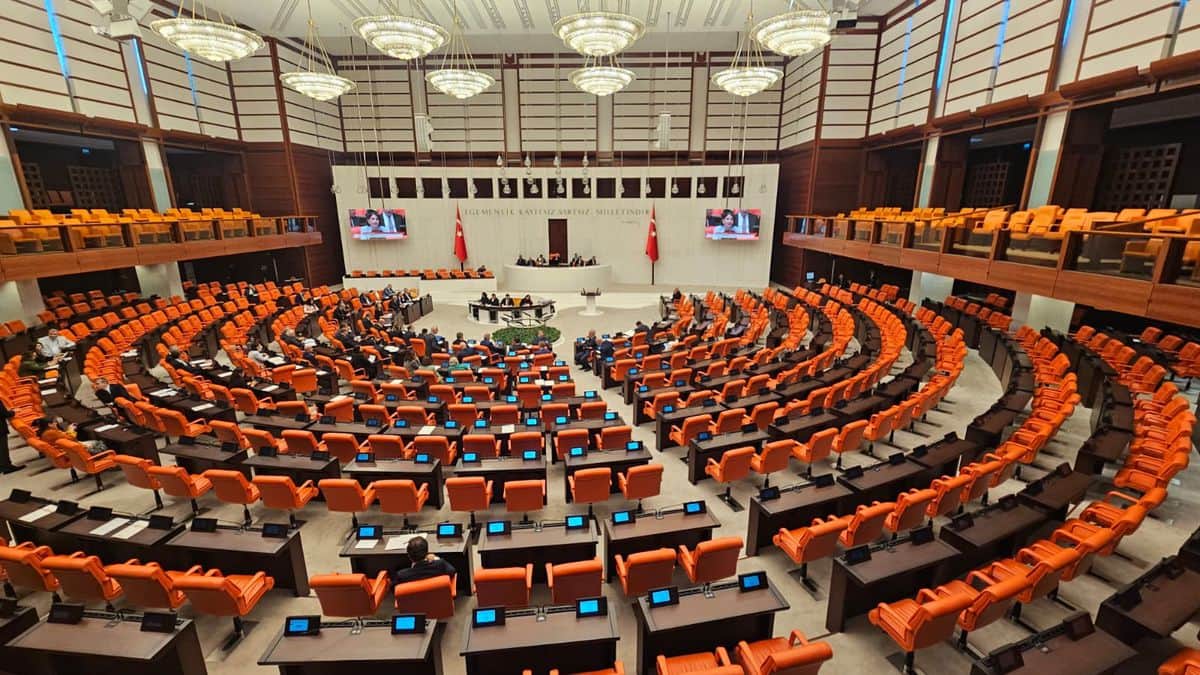Çocuk Koruma Kanunu Teklifi Meclis'te Tartışılıyor: 'Çözüm Cezada Değil, Sosyal Politikada' Çocuk Koruma Kanunu Teklifi Meclis'te Tartışılıyor: 'Çözüm Cezada Değil, Sosyal Politikada'