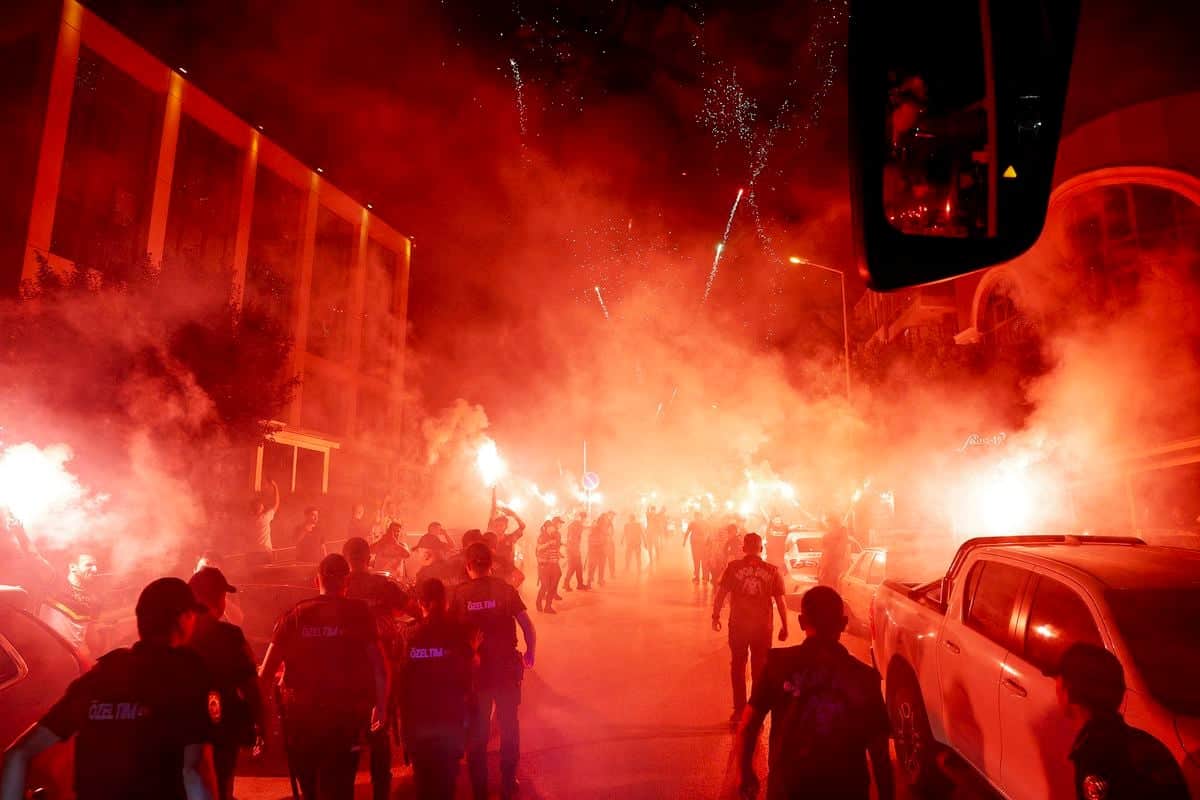 Fenerbahçe kafilesi, Ankara'da coşkuyla karşılandı Fenerbahçe kafilesi, Ankara'da coşkuyla karşılandı