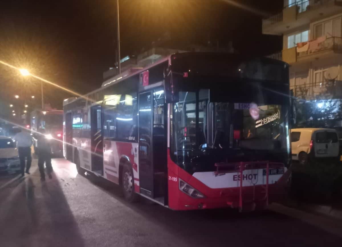 İzmir'de otobüste yangın paniği İzmir'de otobüste yangın paniği