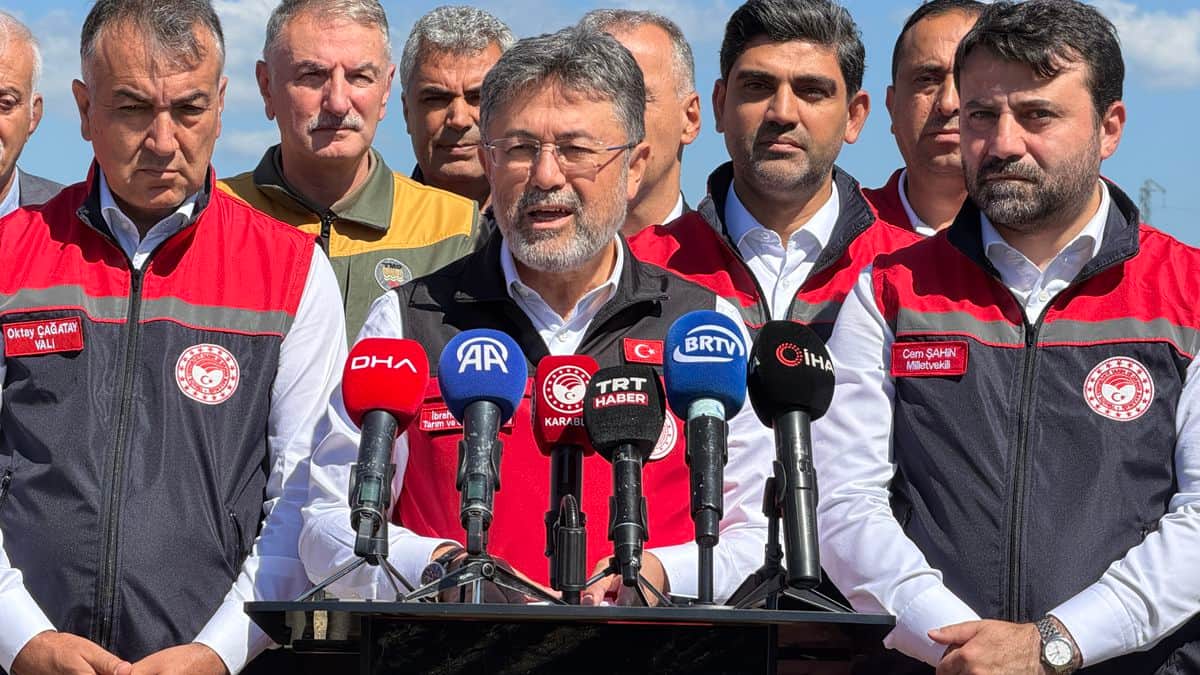 Bakan Yumaklı: 140 milyon ton üretimle tüm zamanların rekoru kırılacak Bakan Yumaklı: 140 milyon ton üretimle tüm zamanların rekoru kırılacak