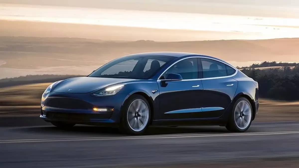 Tesla İlanına Cüzdan Yakan Cezal Tesla İlanına Cüzdan Yakan Cezal