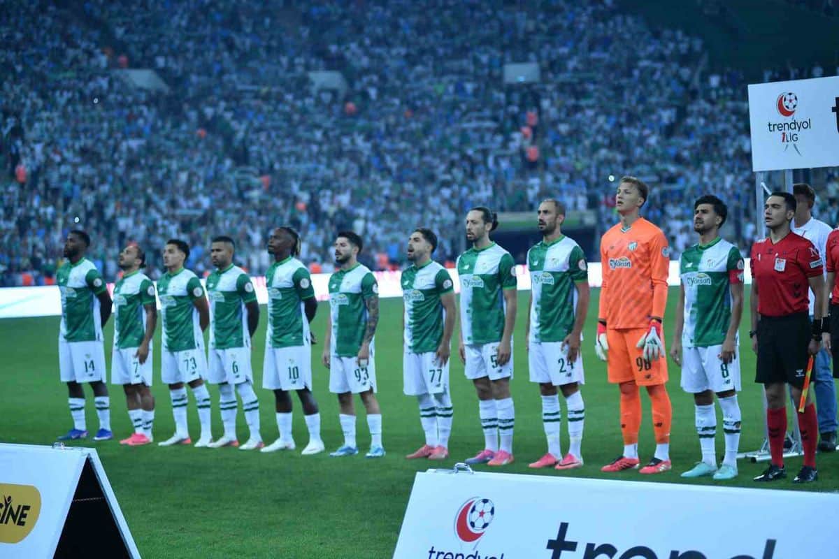 Bursaspor evinde Iğdır FK'yı 1-0 geçti Bursaspor evinde Iğdır FK'yı 1-0 geçti