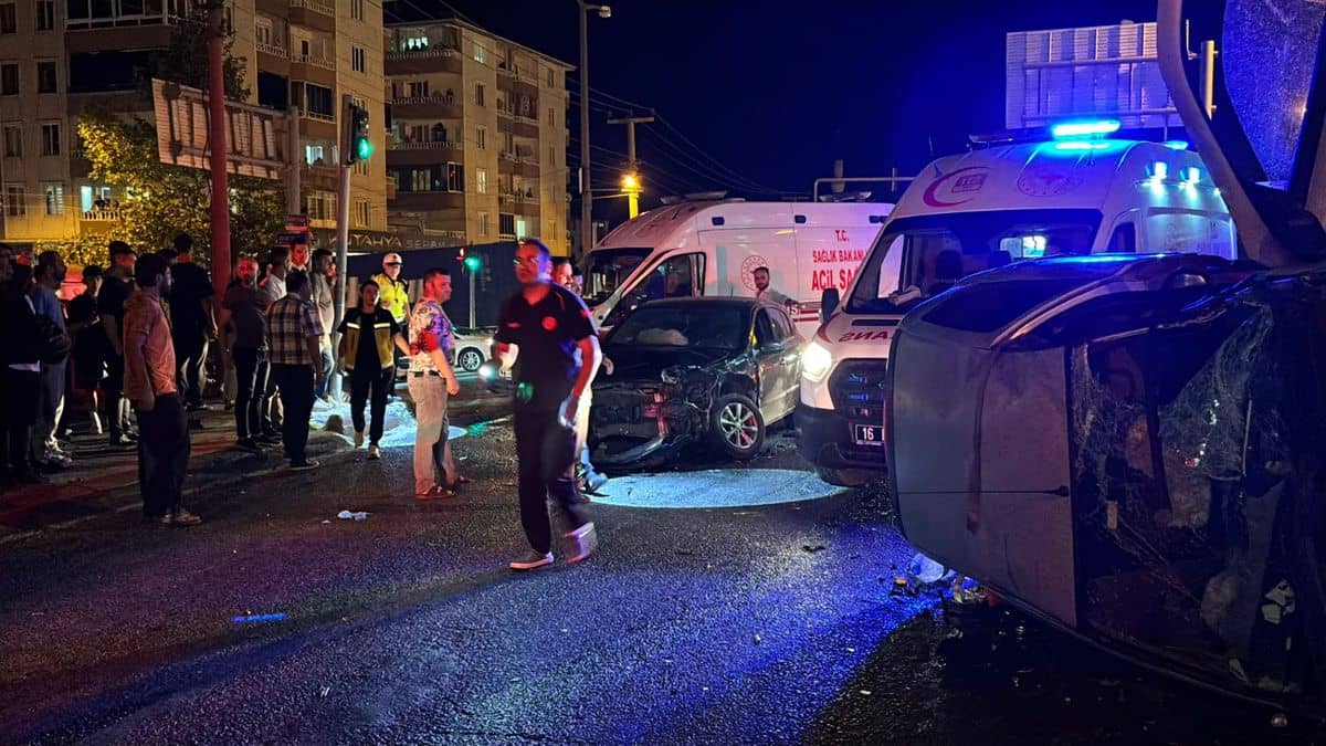 Orhangazi'de Kırmızı Işık İhlali: 5 Yaralı Orhangazi'de Kırmızı Işık İhlali: 5 Yaralı