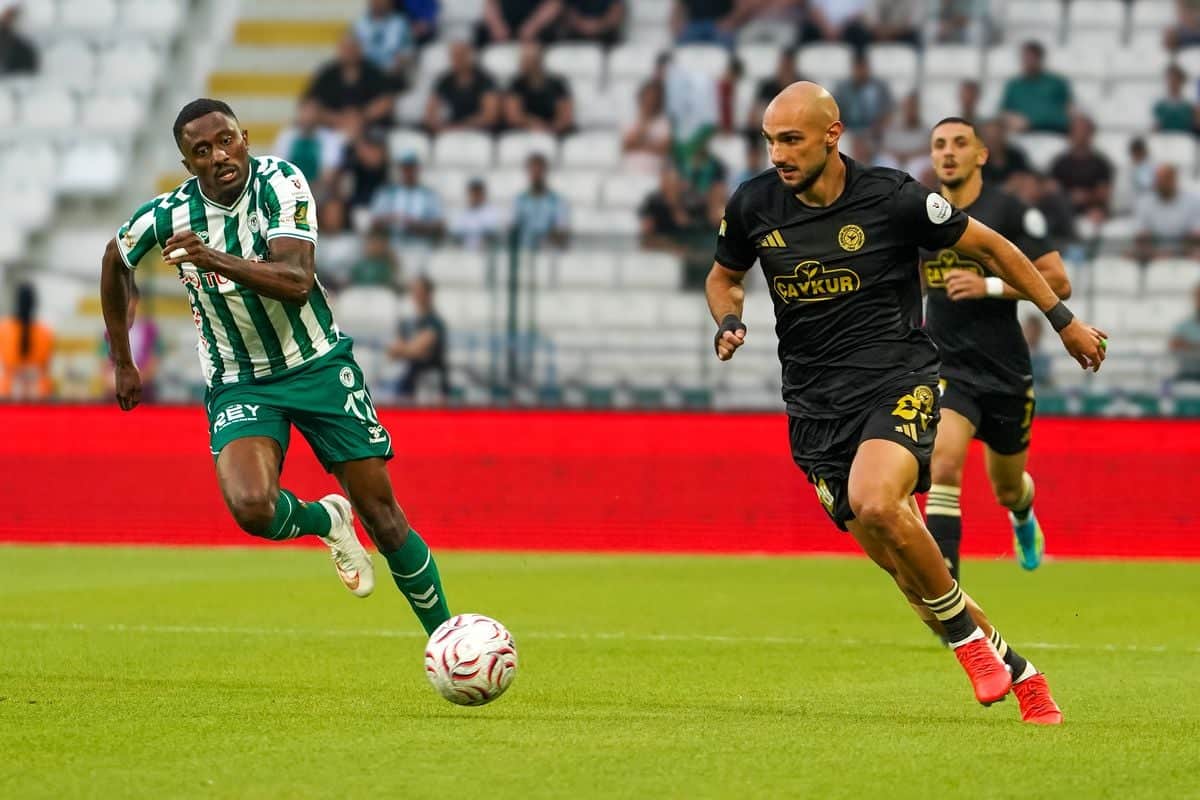 Çaykur Rizespor, Konyaspor'u 90+7'de Penaltıyla Geçti Çaykur Rizespor, Konyaspor'u 90+7'de Penaltıyla Geçti