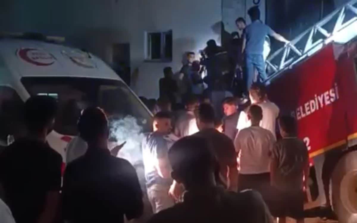 Hakkari'de İtfaiye Kazası: Uzman Çavuş Hayatını Kaybetti Hakkari'de İtfaiye Kazası: Uzman Çavuş Hayatını Kaybetti