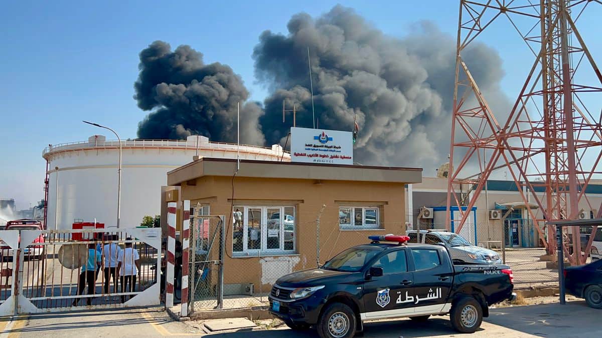 Libya'da Zaviye Elektrik Santrali'ndeki patlamanın ardından geniş çaplı elektrik kesintisi yaşandı Libya'da Zaviye Elektrik Santrali'ndeki patlamanın ardından geniş çaplı elektrik kesintisi yaşandı