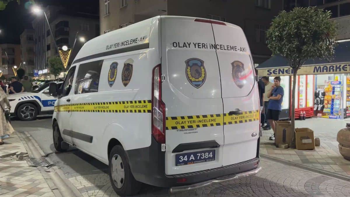 Bağcılar'da Komşu Kavgası: 4 Yaralı, 1 Gözaltı Bağcılar'da Komşu Kavgası: 4 Yaralı, 1 Gözaltı